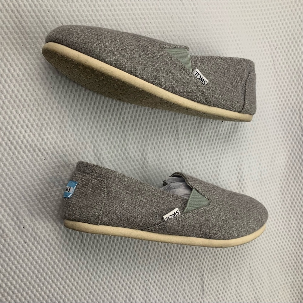 Toms - Picture 1 of 14